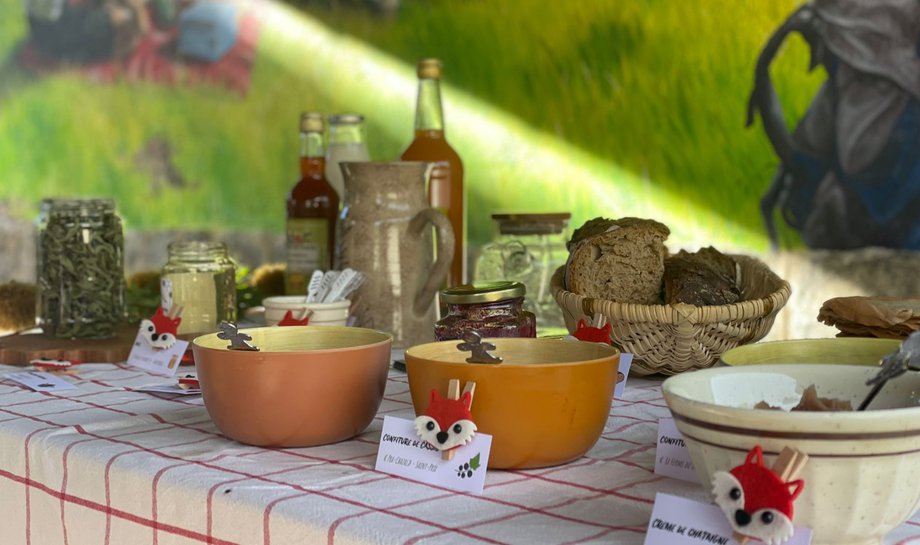 Petit-déjeuner terroir lors du Train de la Gourmandise. 