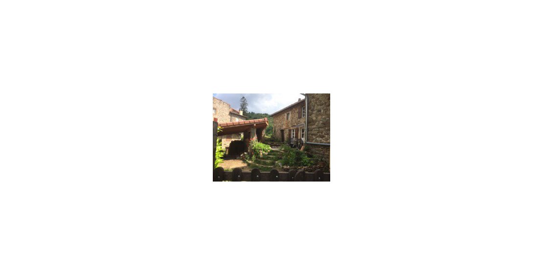 Photo Les pentes du château de Retourtour