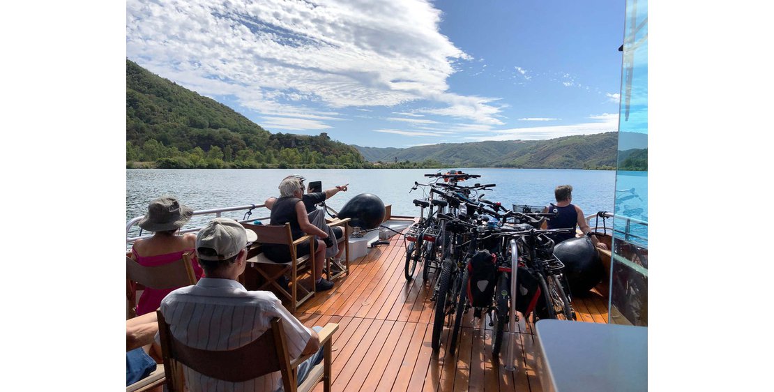 Foto De "Bleu-Vert-Vapeur" lus op de Dolce Via met boot en stoomtrein - La Compagnie des Canotiers
