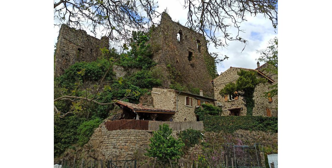 Foto Gîte du rocher du château de Retourtour