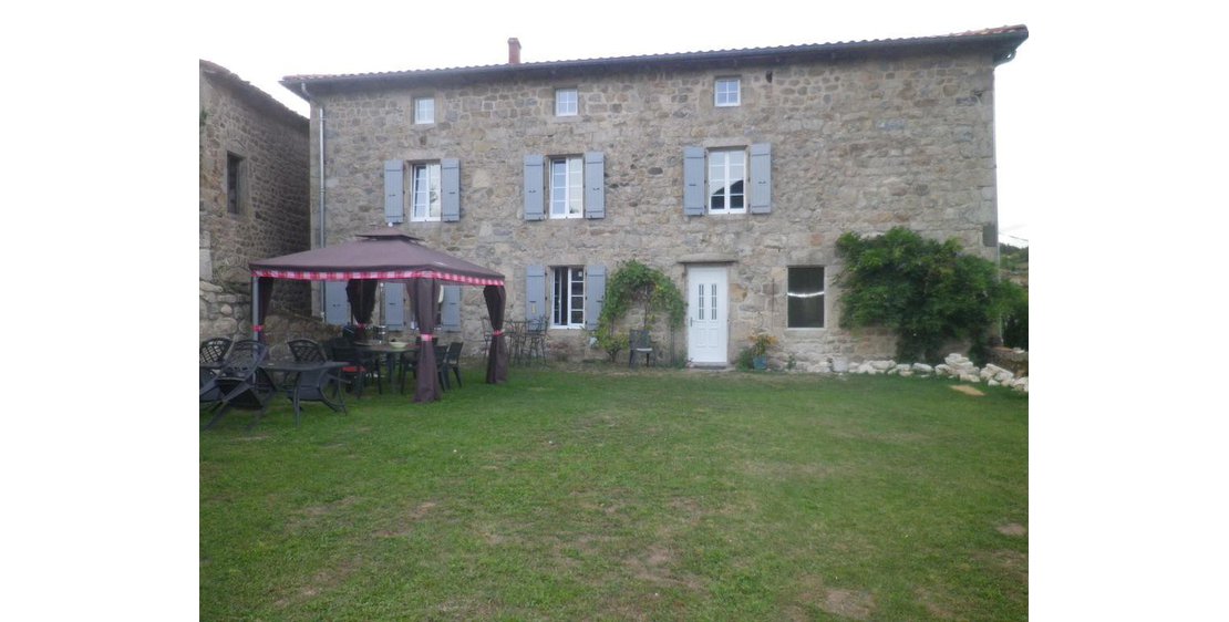 Photo La maison des Badons - Le châtaignier et les Mûriers