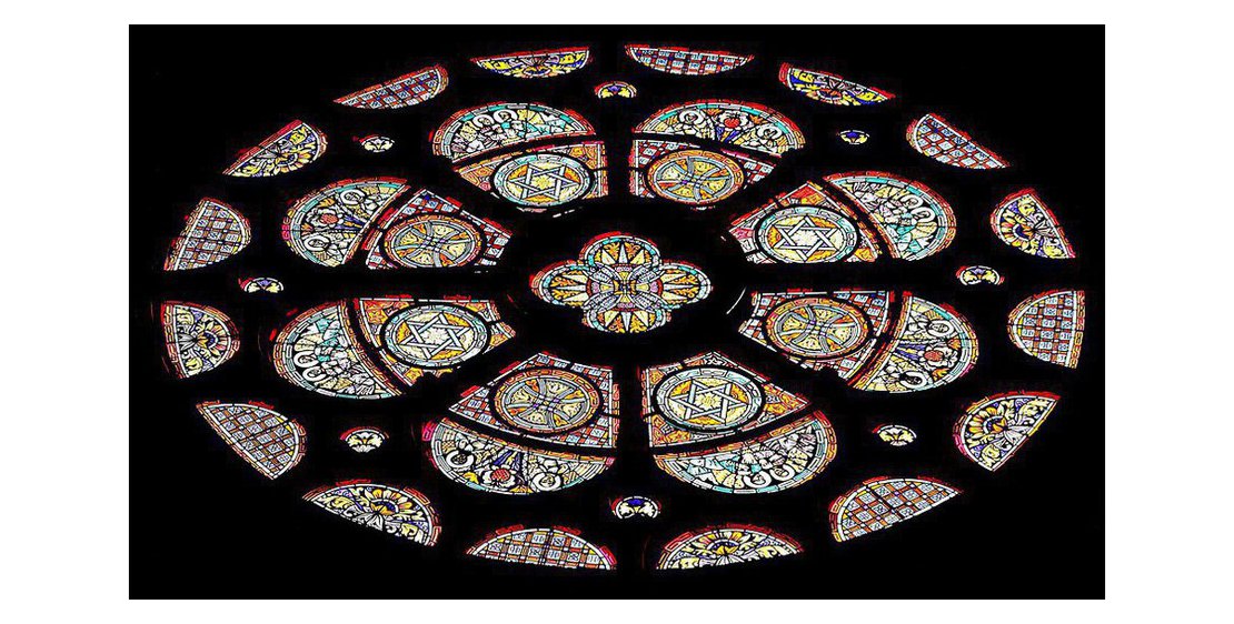 Foto de gebrandschilderde ramen van de Sint-Michielskerk