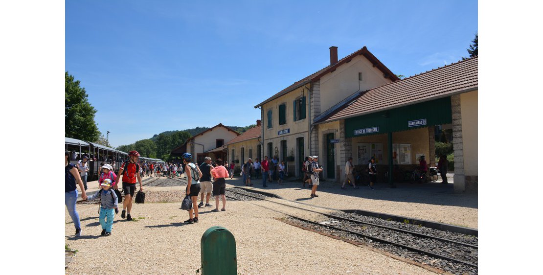 Photo Picnic area of the train station