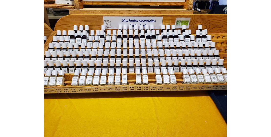 Photo Visite d'une distillerie de plantes aromatiques et médicinales - Les Échappées Estivales®