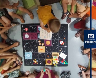 Cubetto : Le petit robot dans l'espace