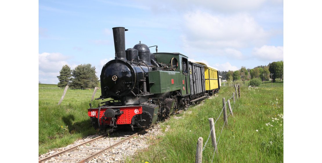 Photo Voyage en Chemin de Fer Historique - Train Touristique Velay Express