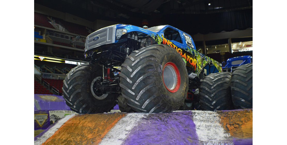 Photo Entertainment – “Monster Truck”